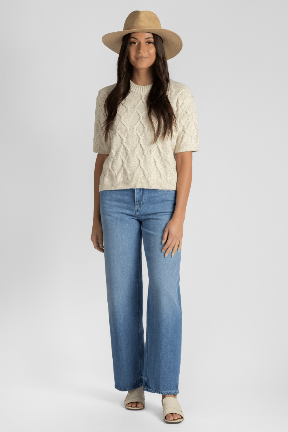 Short - Sleeved Sweater - Closed