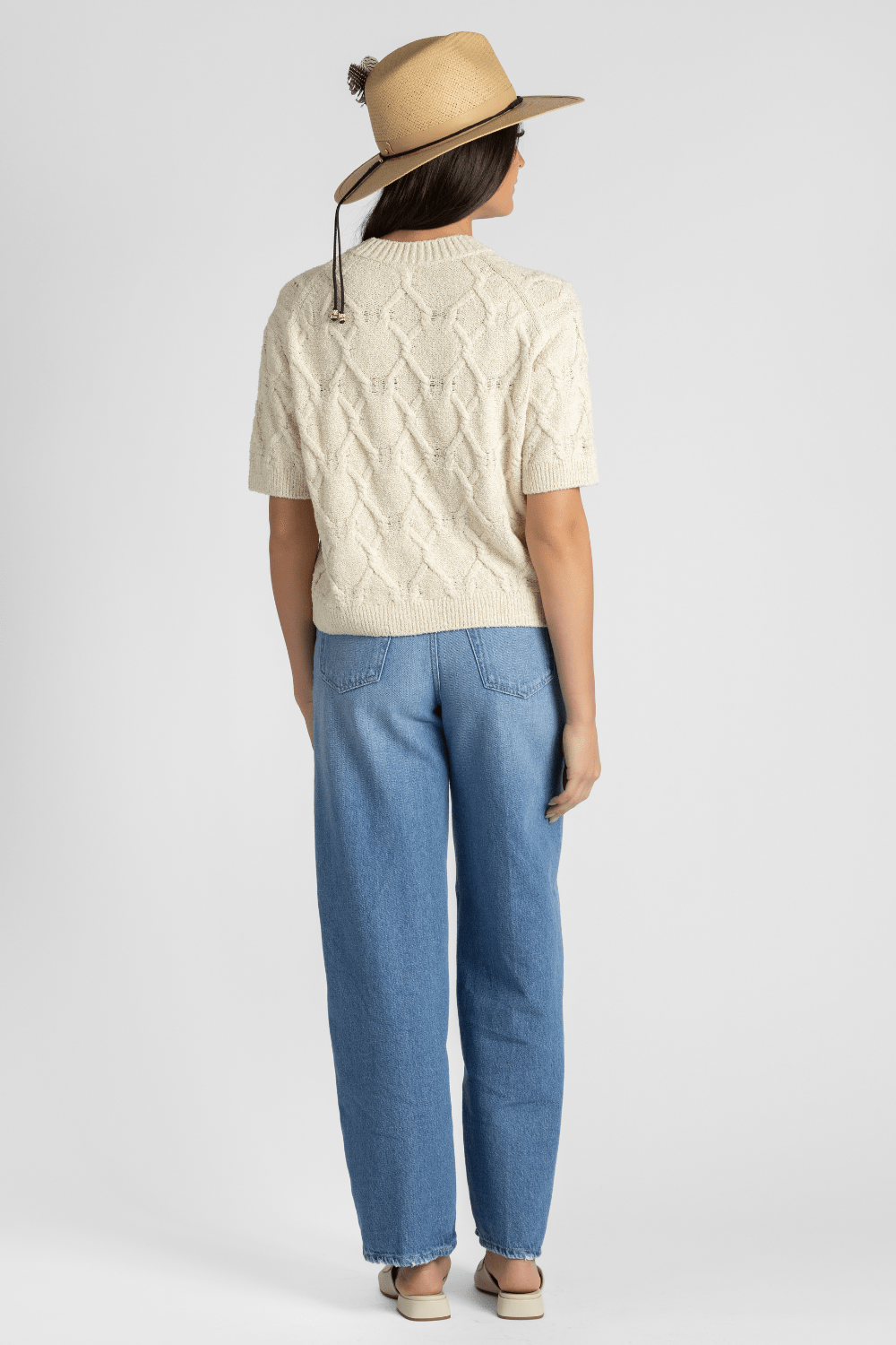 Short - Sleeved Sweater - Closed