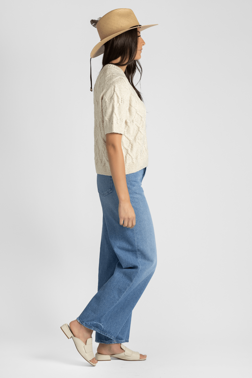 Short - Sleeved Sweater - Closed