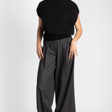 Sleeveless Black Sweater - Odeeh