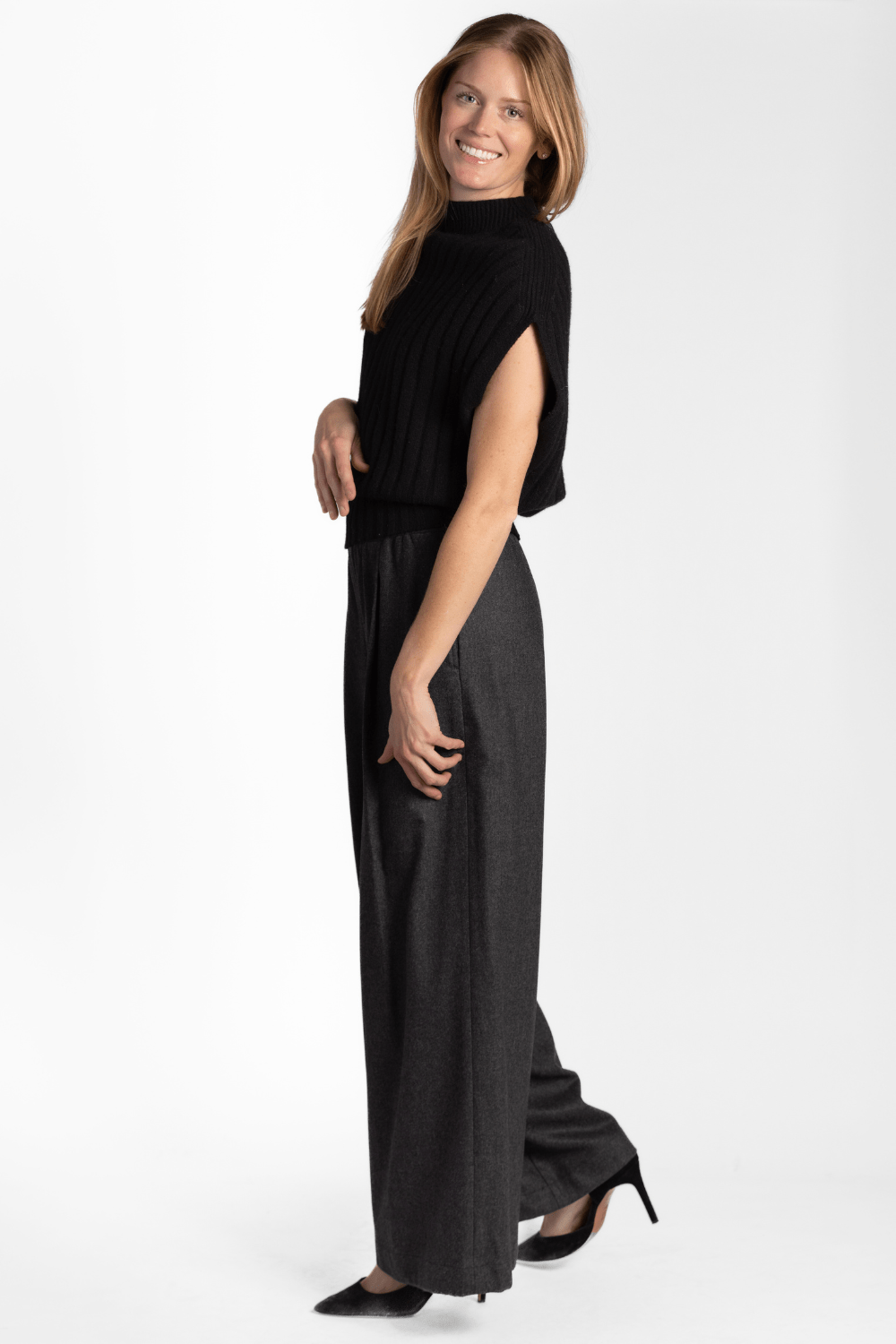 Sleeveless Black Sweater - Odeeh