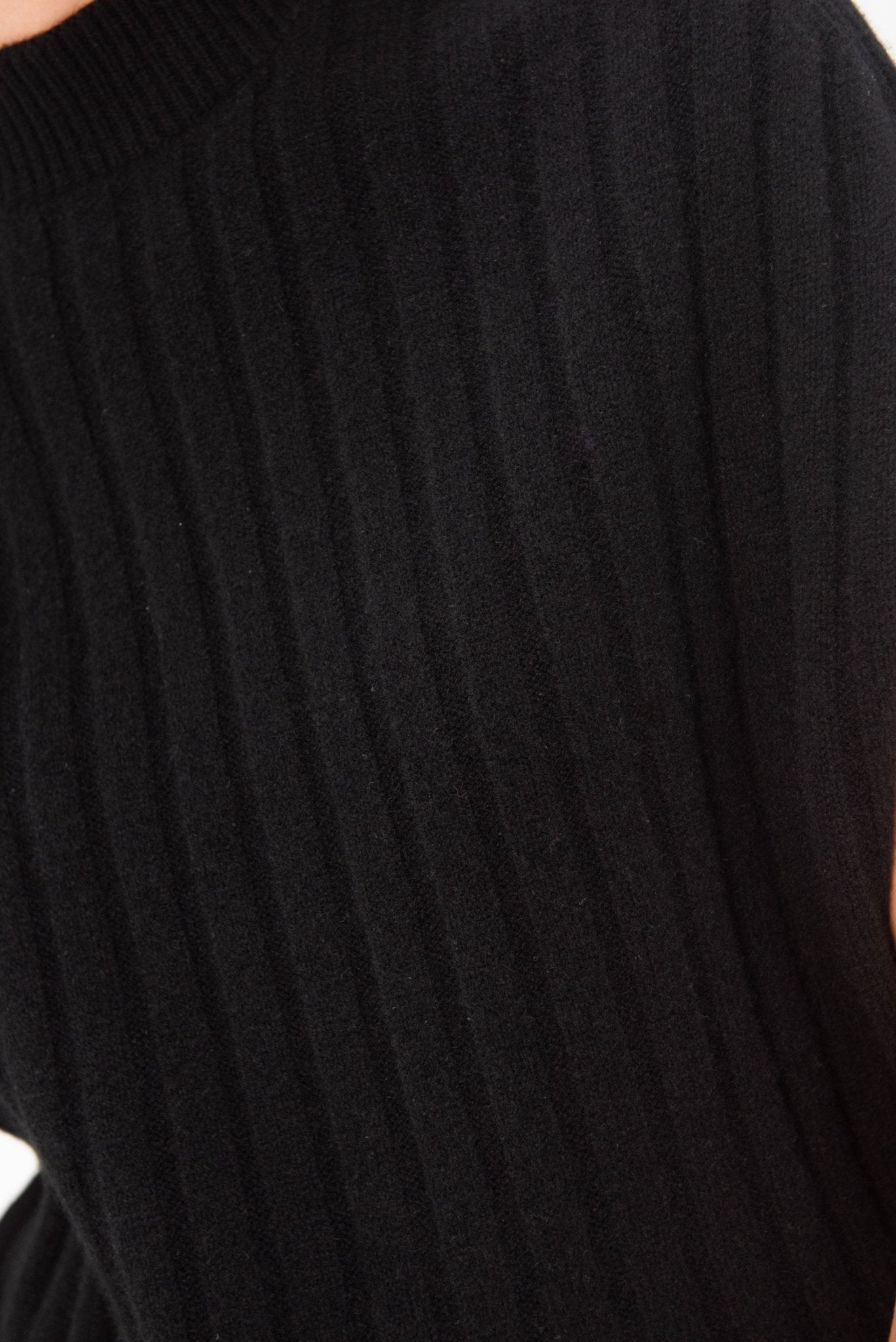 Sleeveless Black Sweater - Odeeh