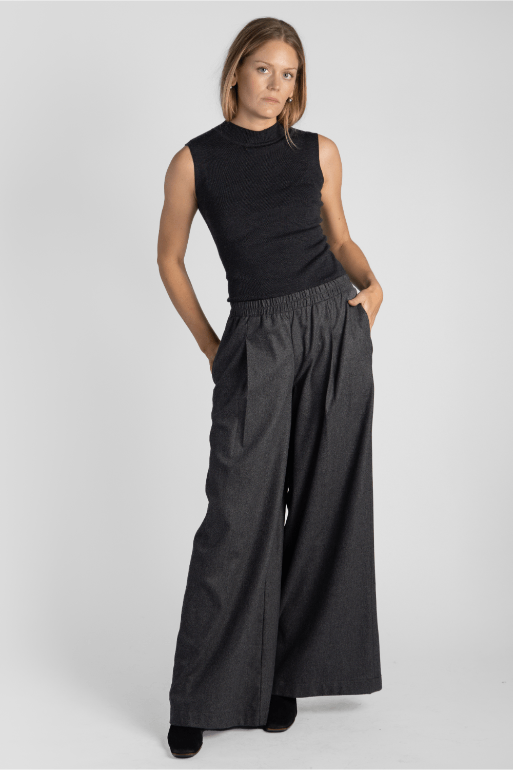 Sleeveless Stretch Charcoal Sweater - Odeeh