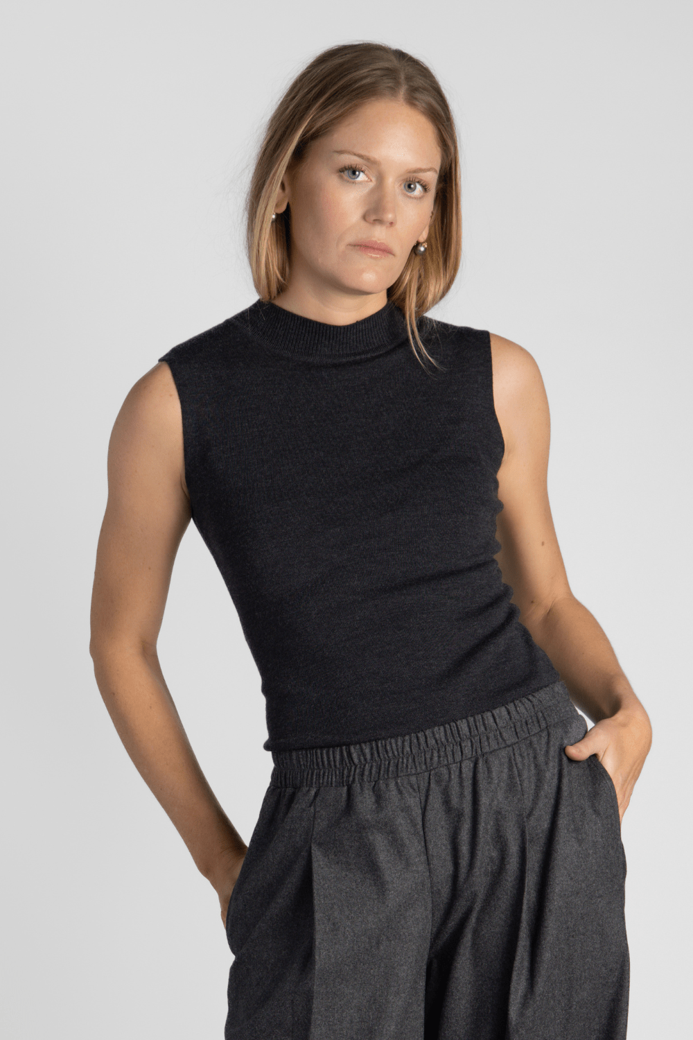 Sleeveless Stretch Charcoal Sweater - Odeeh
